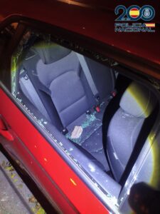 Policia Nacional detenido por destrozar coches en Almeria