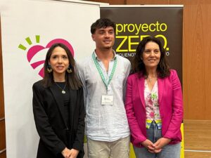 260521 liderazgo de los jóvenes universitarios almerienses para luchar contra el tabaco Lorena Gutiérrez, José Monero y Magdalena Cantero (2)