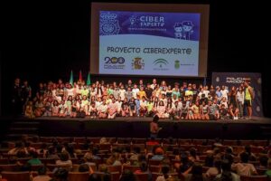 260525 ENTREGA CARNÉS CIBEREXPERTOS (4)
