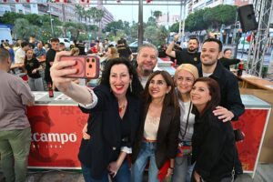 Alcaldesa visita Cruces Mayo
