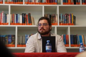 presentación de la última novela de César Gómez Lorenzo en un evento organizado por la asociación cultural Argaria en Antas