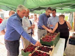 260622 Fernández-Pacheco en la I Fiesta de la Cereza de Bayárcal (1)