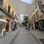 Comienzan los trabajos de instalación del entoldado en el centro de la ciudad que se mantendrá durante la época estival