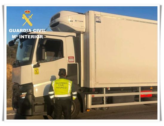 Guardia Civil conductor con tarjeta cambiada