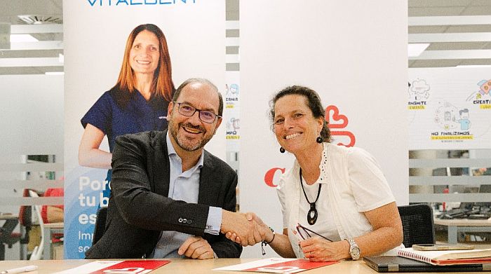 Javier Martín Ocaña, CEO de DONTE GROUP, y María González Dyne, secretaria general de Cáritas Española