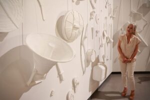 Patricia del Pozo, durante la visita a la exposición del X aniversario del C3A 'Ciudad de quién'