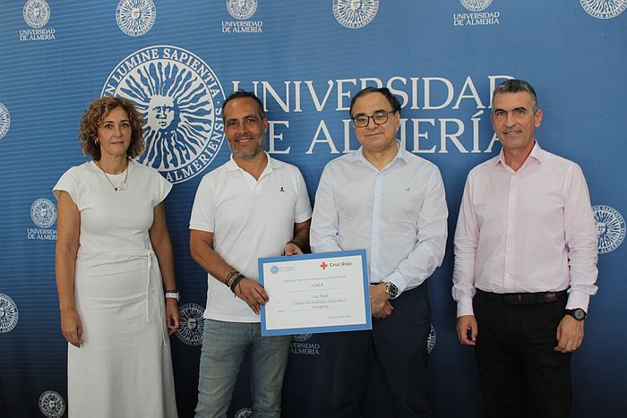 3 UAL 29 JULIO 2026 ENTREGA CHEQUE A CRUZ ROJA