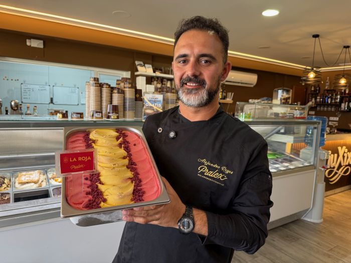 Alejandro Reyes muestra el helado dedicado a España (1)
