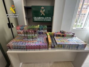 Guardia Civil interviene 557 vapers destinados a su venta clandestina en El Ejido 1