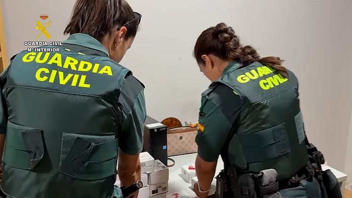 La Guardia Civil desmantela un establecimiento ubicado en Roquetas de Mar  4