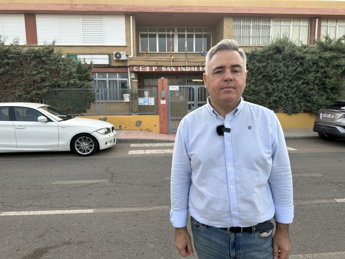 PSOE Almeria Antonio Ruano en CEIP La Cañada