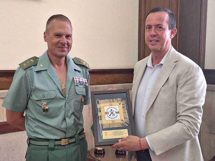 Subdelegado Gobierno en Almeria y coronel Sánchez Arribas Legión