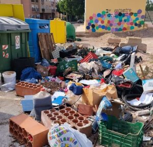 Vicar contra los vertidos de muebles y enseres en la vía pública