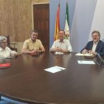 El subdelegado del Gobierno y CCOO analizan el impacto de la regularización de personas migrantes en el mercado laboral de Almería