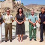 La alcaldesa agradece al hasta ahora jefe de la Legión “la estrecha relación” mantenida con el Ayuntamiento durante sus tres años en el cargo