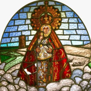 Batalla de Flores de Almería  Imagen de la carroza dedicada a la Virgen del Mar inspirada en vidriera del templo