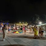 Almerienses y turistas se reúnen para jugar en familia en las ‘Noches de Verano en El Toyo’