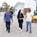 El Ayuntamiento y Apache Surf impulsan el acceso inclusivo a los deportes náuticos durante todo el año 