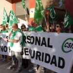 CSIF se concentra para denunciar un déficit estructural de un centenar trabajadores en El Acebuche
