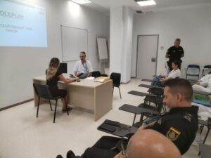 El Hospital de Poniente realiza una sesión de prevención de agresiones con la Policía Nacional FORMACIÓN II