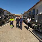 El Ayuntamiento de Huércal-Overa última las labores en los cementerios del municipio para el Día de Todos los Santos