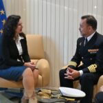 La alcaldesa recibe la visita del nuevo comandante naval de Almería, Antonio Jesús Moya Martínez