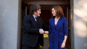 Milei llama impresentable dictador a Sánchez en una visita a España donde ha hablado con Ayuso y Abascal