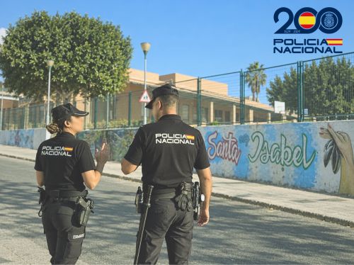 Policia Nacional colegio FOTO DE ARCHIVO