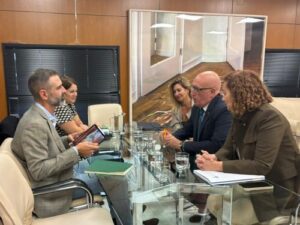 Ramón Fernández-Pacheco con el Clúster Marítimo Marino de Andalucía