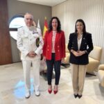 La alcaldesa agradece al comandante naval Ángel Gamboa su colaboración durante sus cuatro años de servicio en Almería