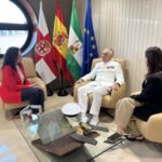 Francisco Góngora agradece al comandante naval, Ángel Gamboa, su dedicación y servicio durante los últimos cuatro años