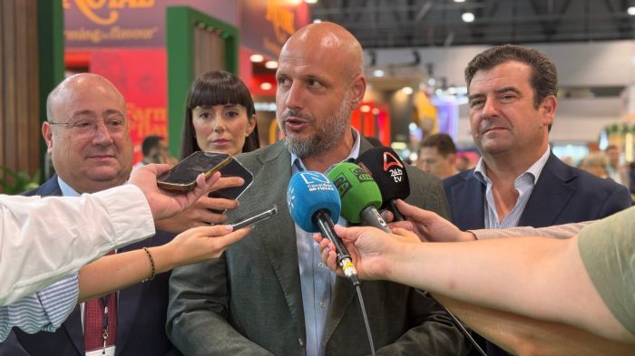 VOX Rodrigo Alonso durante su visita a Fruit Attraction