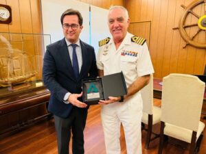 Visita al comandante naval Angel Gamboa I